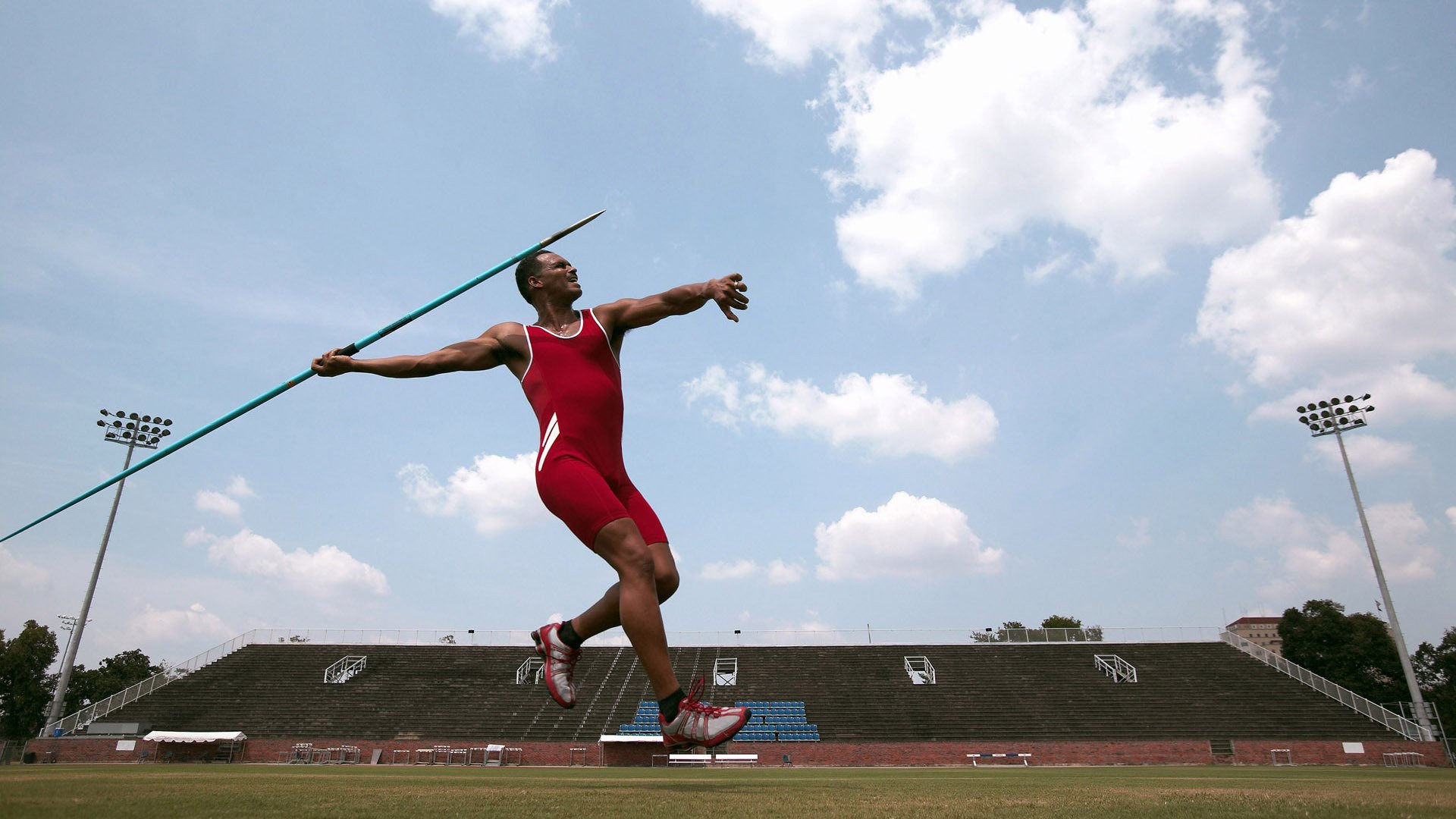 巴黎之夜，迪亚斯冠军级表现照亮法兰西，奥地利防线在他脚下瓦解
