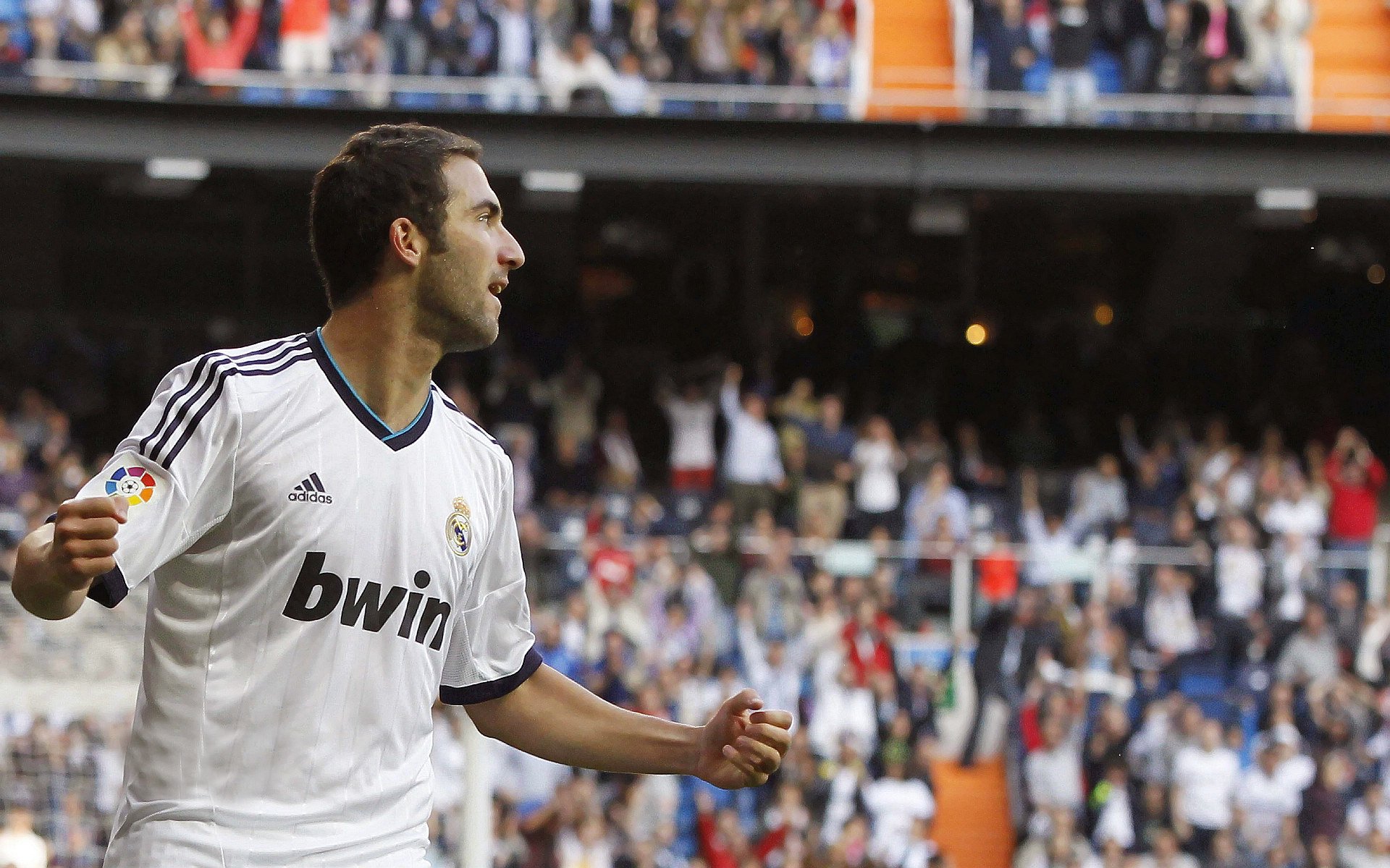 皮克冠军级表现引领墨西哥狂胜厄瓜多尔，战术变革铸就美洲杯经典战役